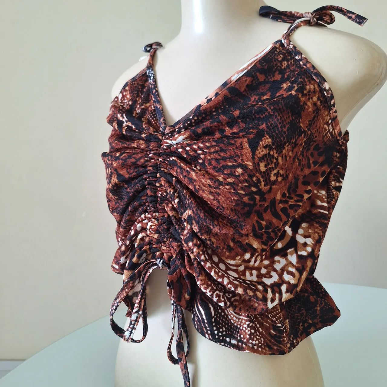 Blusa cropped  estampa animal print NOVO  - Foto 3