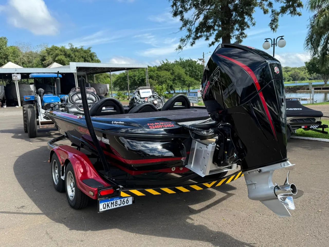 Lancha mega bass preta