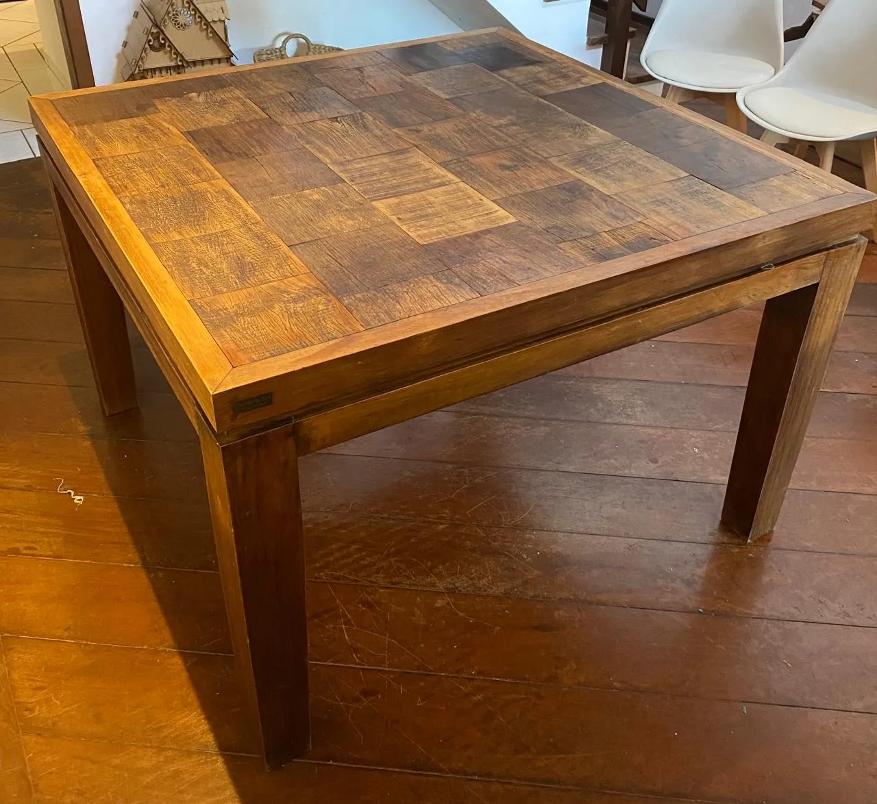 Mesa de madeira maciça rústica