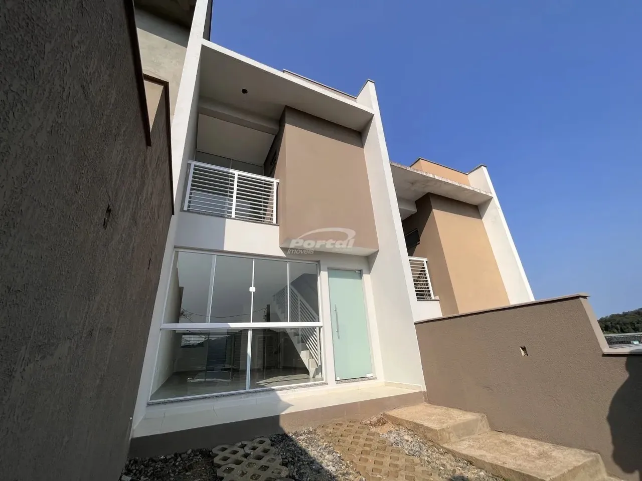 Sobrado a venda, com 2 suítes no bairro Itoupavazinha em Blumenau!