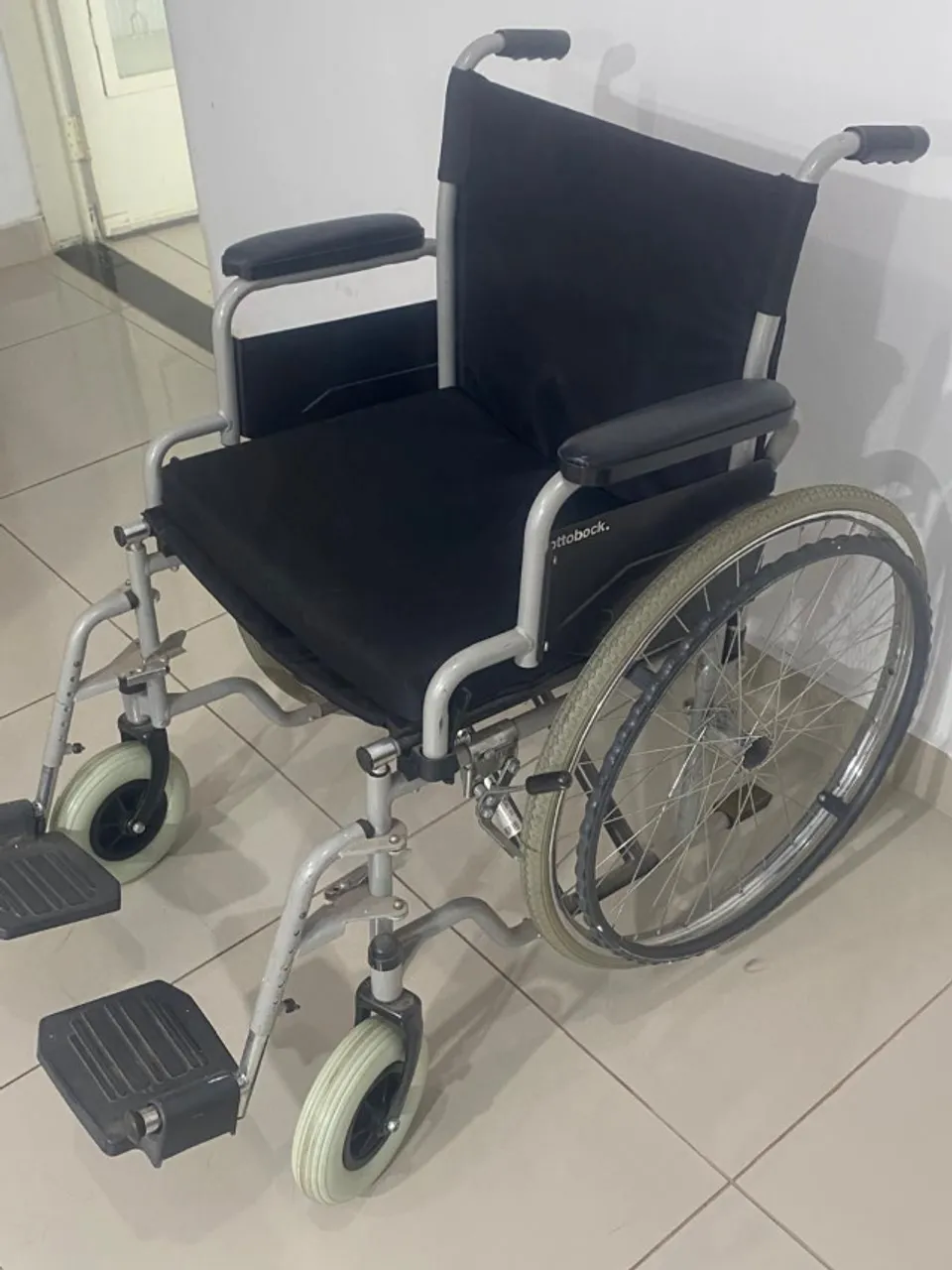 Cadeira de Rodas Semi Nova