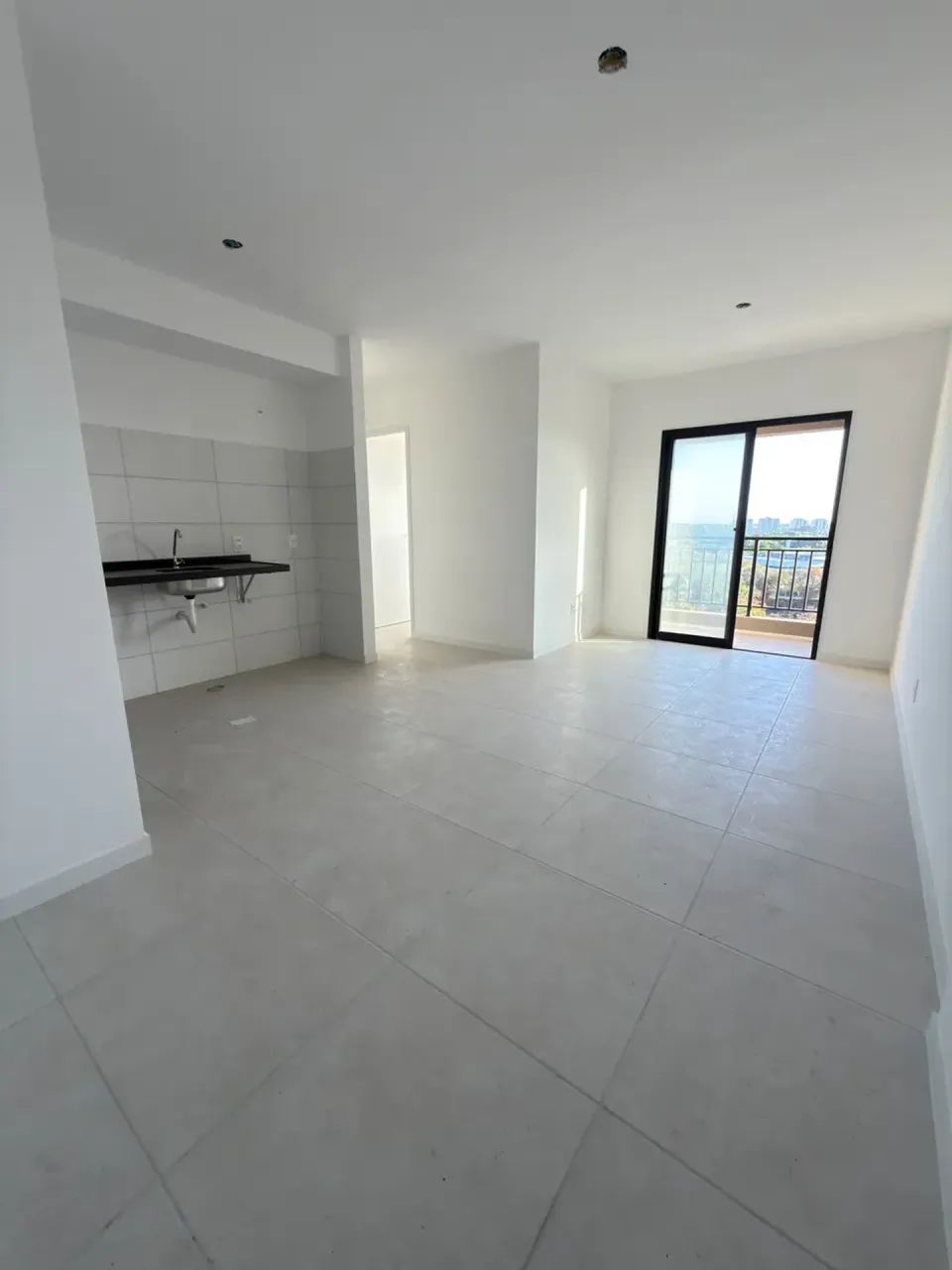 APARTAMENTO 3 QUARTOS COM SUITE E VARANDA À 2 quadras do LAGO JACAREY