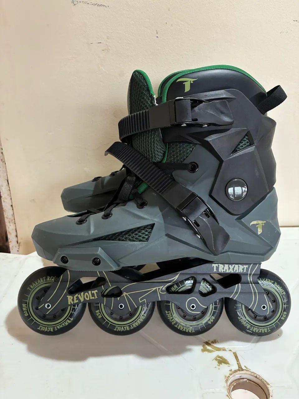 Vende-se patins inline pouco usado 