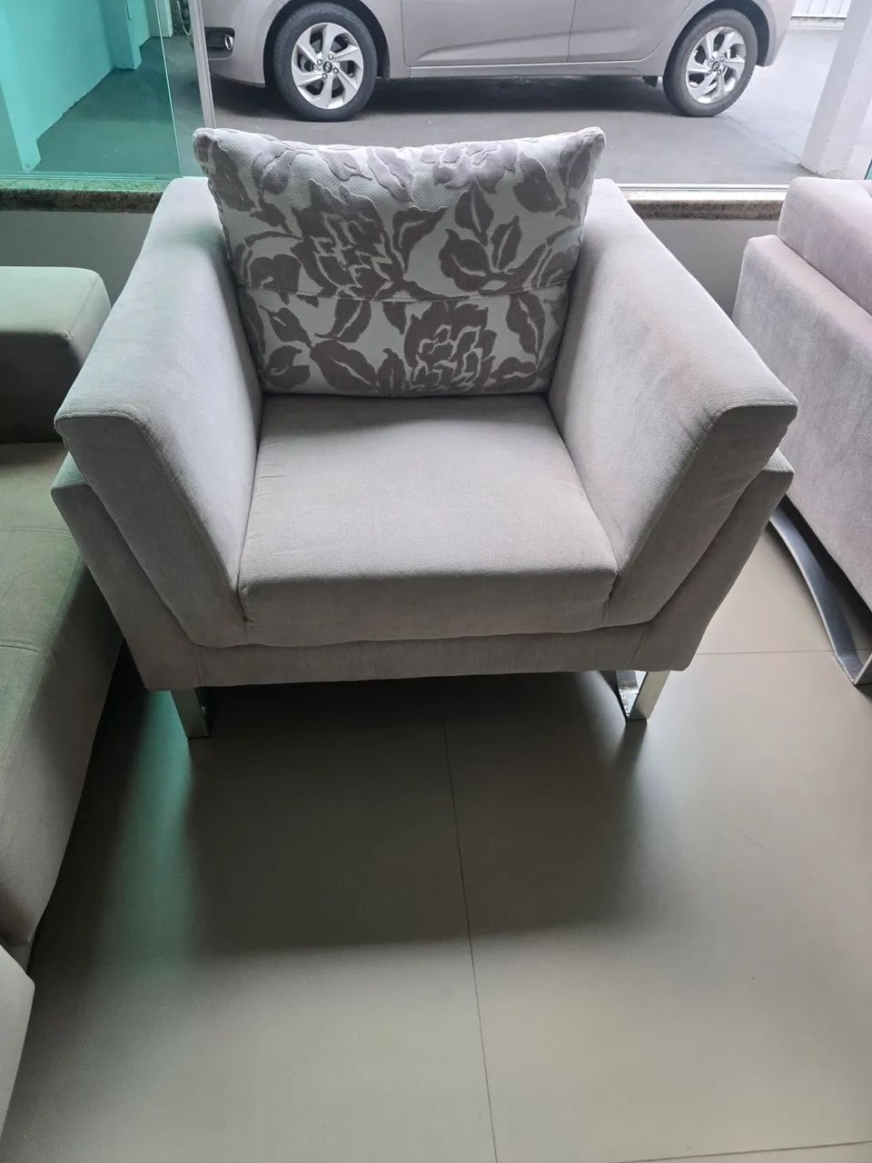 Vende - se 2 Poltrona PÍcola adquirida na  loja Jacauna 