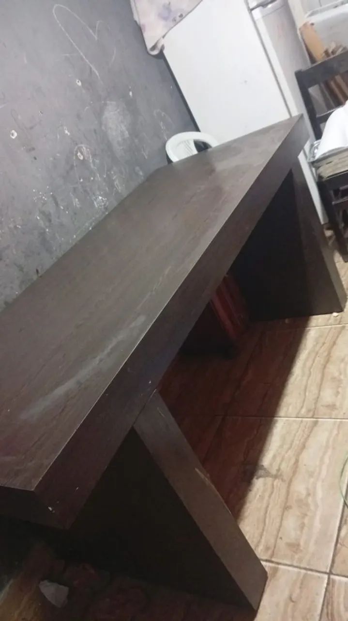 Mesa de madeira maciça 