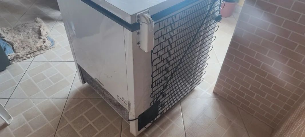Freezer 220 LTS semi-novo Função freezer e geladeira  - Foto 3