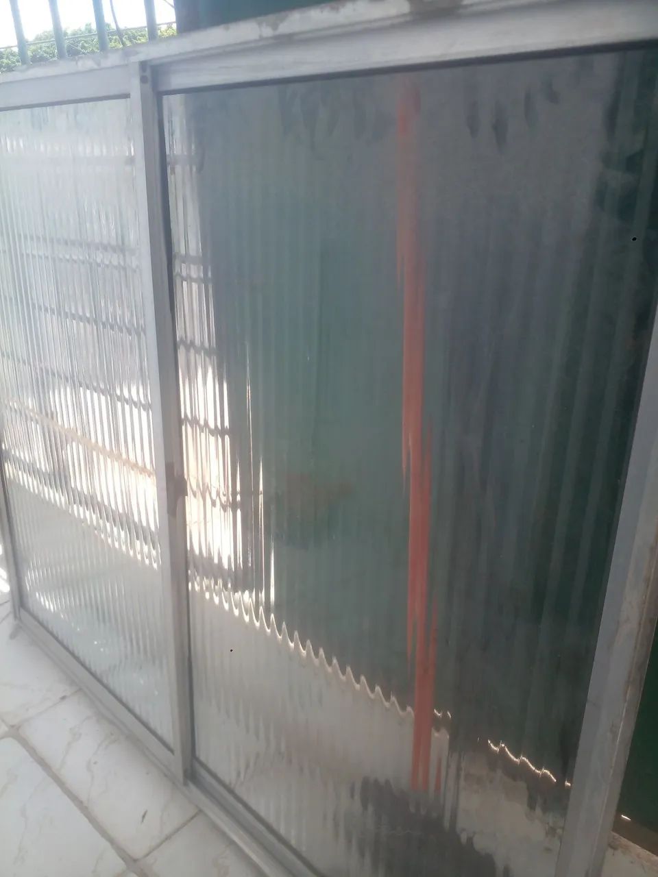 Janela de alumínio 1×1,20 pra vender logo  - Foto 2