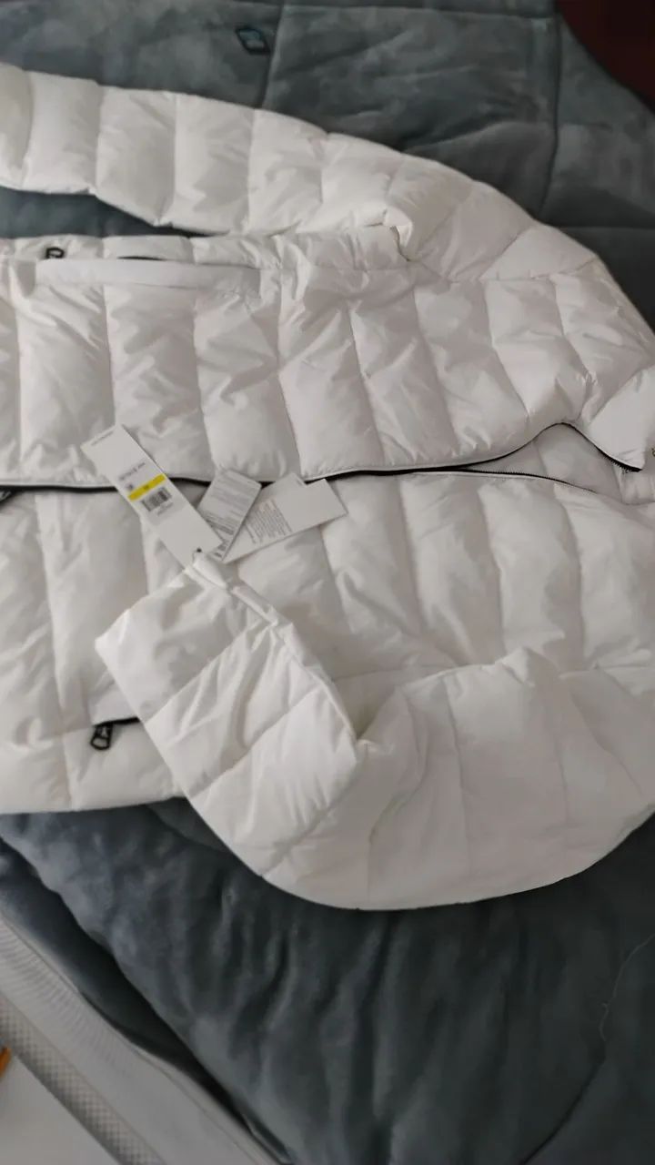 Jaqueta Puffer Calvin Klein branco importada - Foto 2
