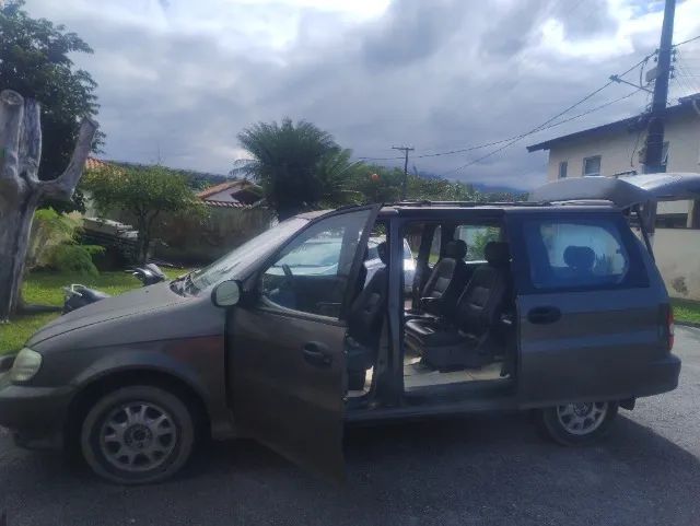 Kia Motors Carnival 2.5 V6 2000