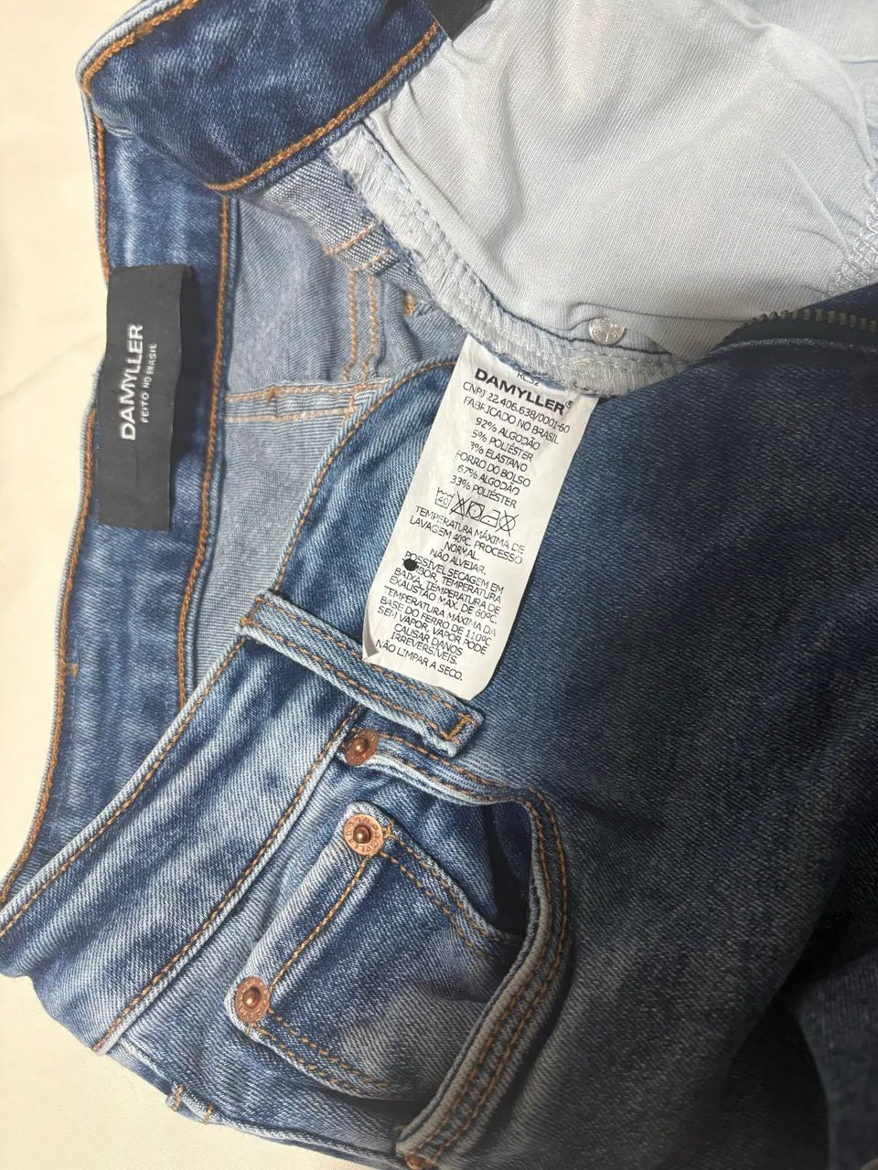Calça Jeans da marca Damyller Crooped, tamanho 40 semi nova.
