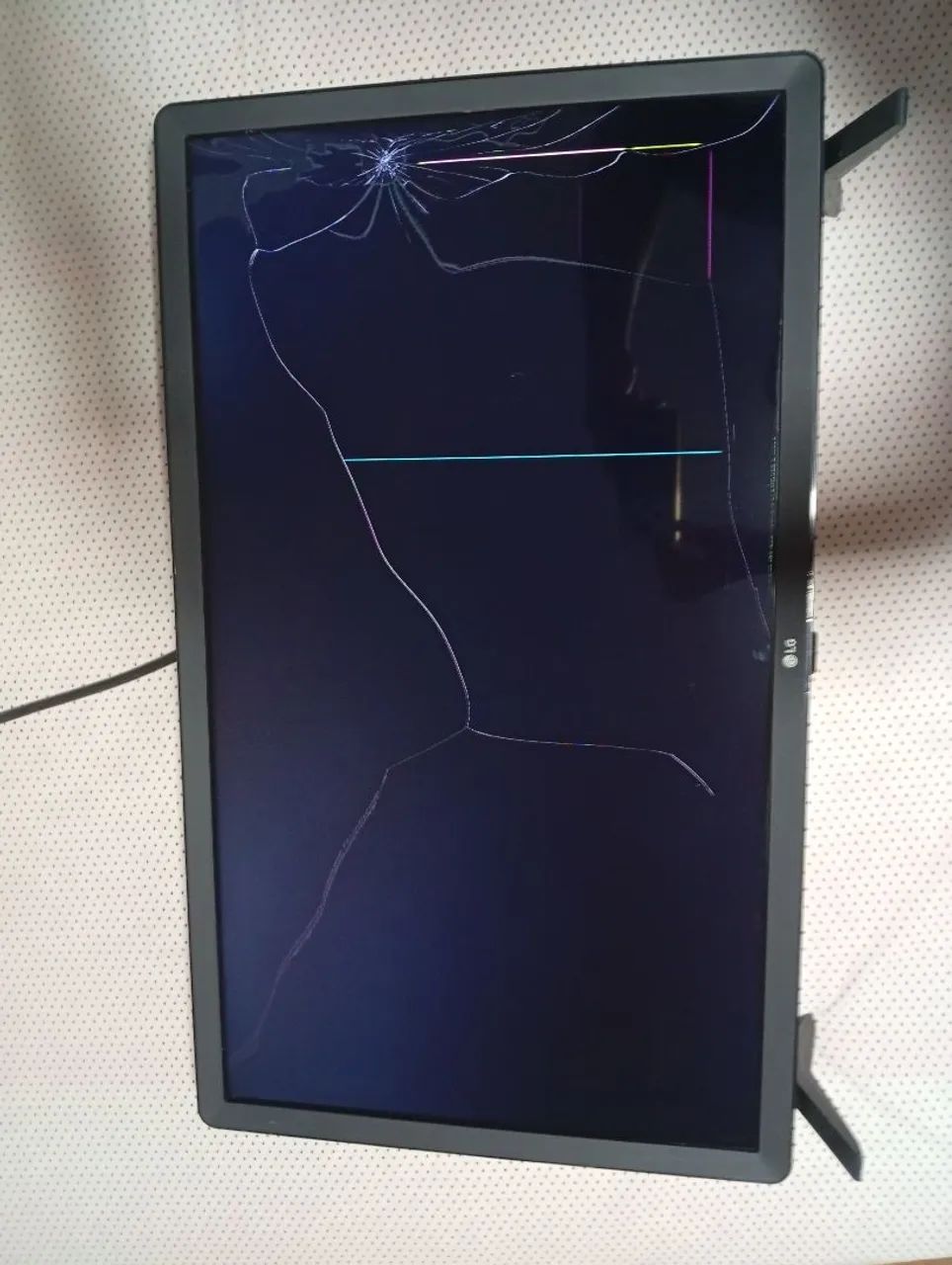 Smartv 32 polegadas com tela trincada...para retirada de peças  - Foto 2