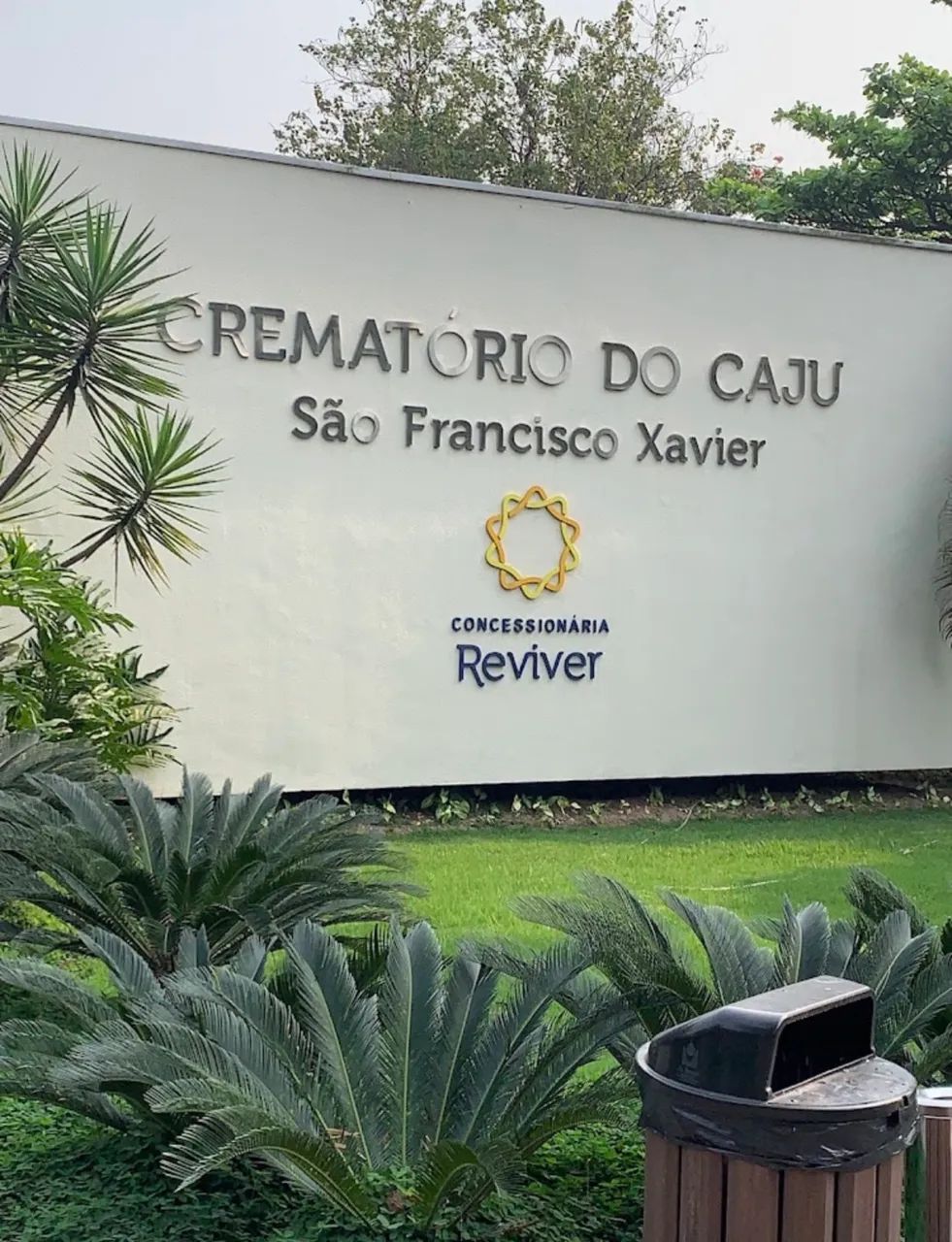 Jazigos  ( cemitério do caju )