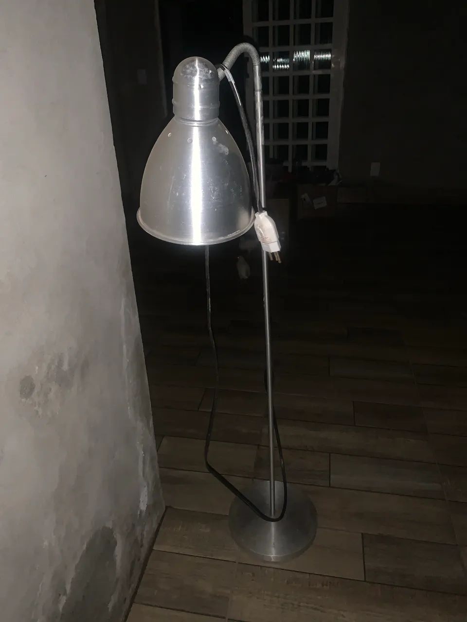 Abajur de Chão/Luminária de Piso - Alumínio - Foto 2