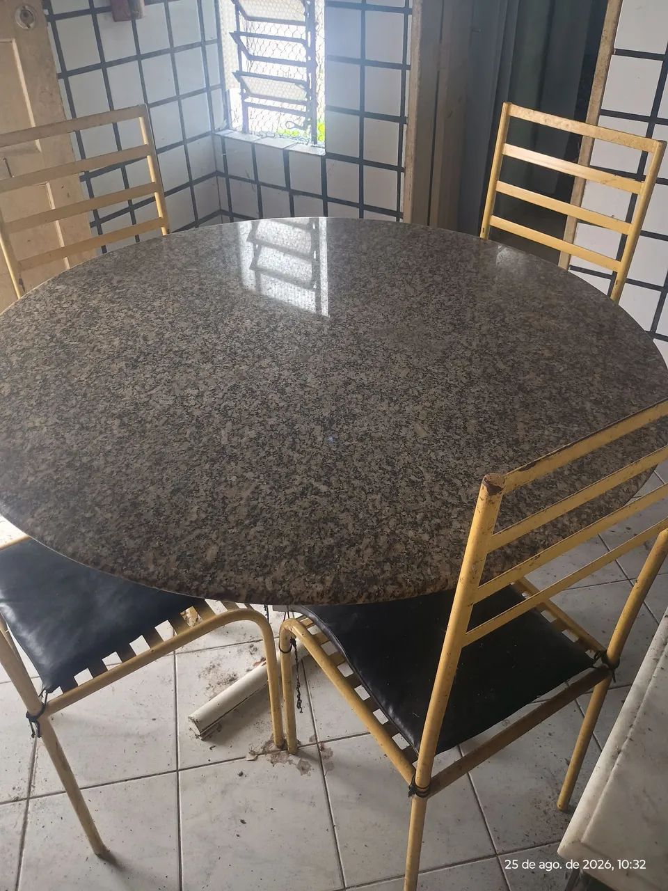 CONJUNTO DE MESA GRANITO C/4 CADEIRAS DE FERRO 