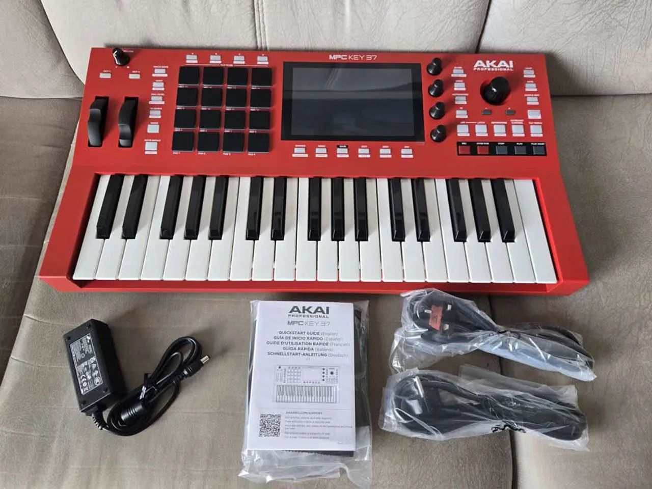 その他 akai1824 Sintetizador Akai Profissional MPC Key 37 teclas - NOVO