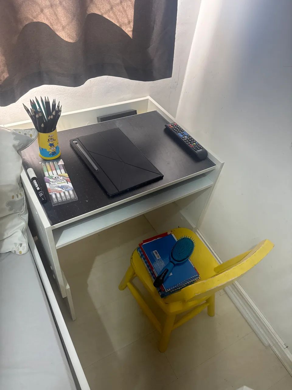 Escrivaninha com biblioteca bebê  - Foto 4