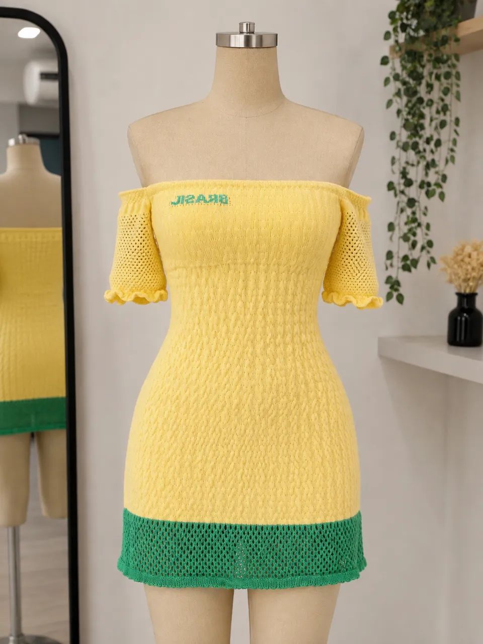 Vestido de tricô amarelo e verde