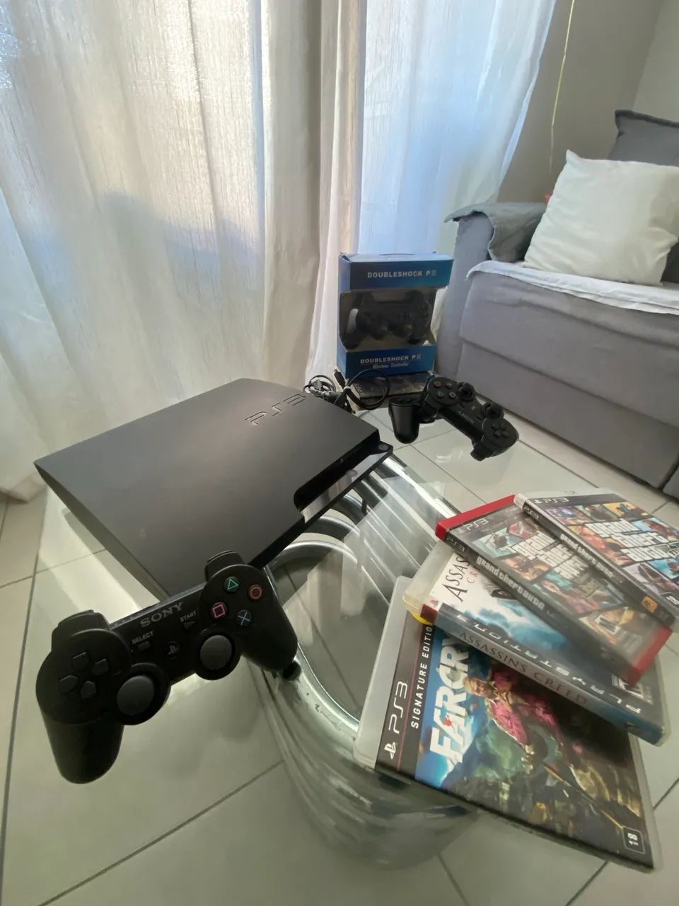 PS3 - com 7 jogos e 4 controles - Foto 3