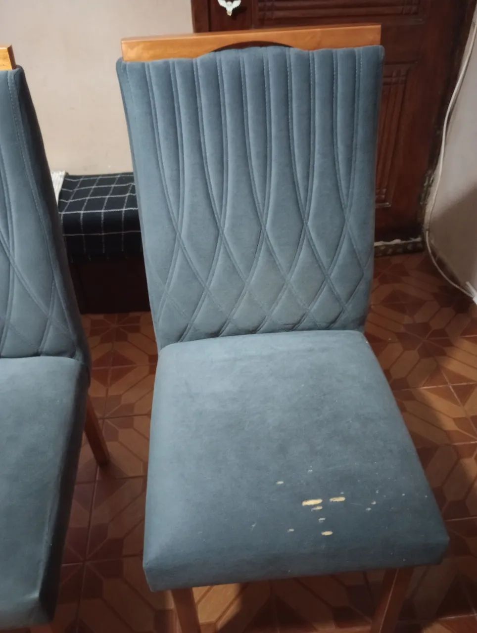 Vendo mesa 1,20cm com 4 cadeiras  - Foto 5