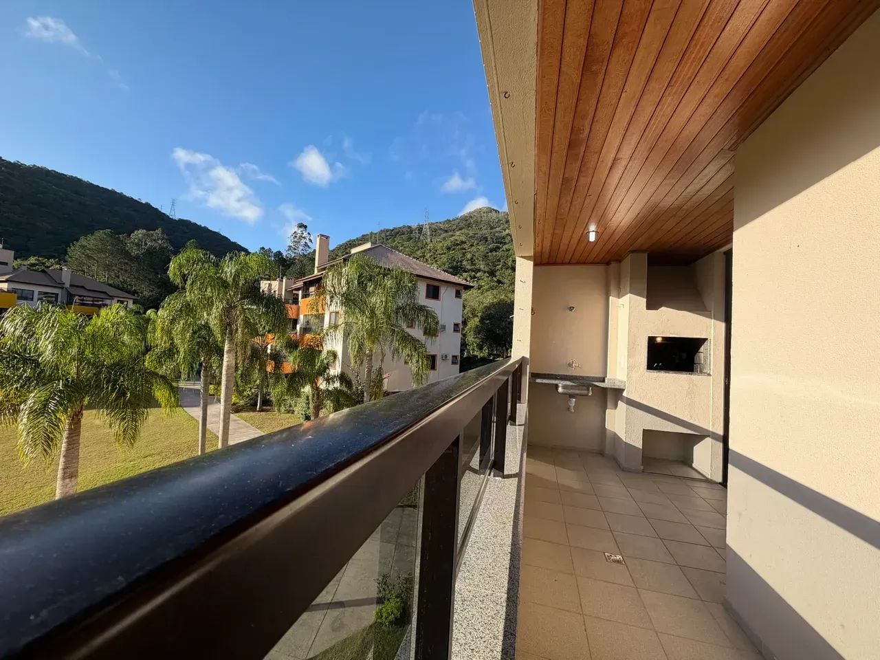 Atrás do MED SC 401 com 103m2 | 3 quartos | 2 suites | 2 vagas | box - Foto 2