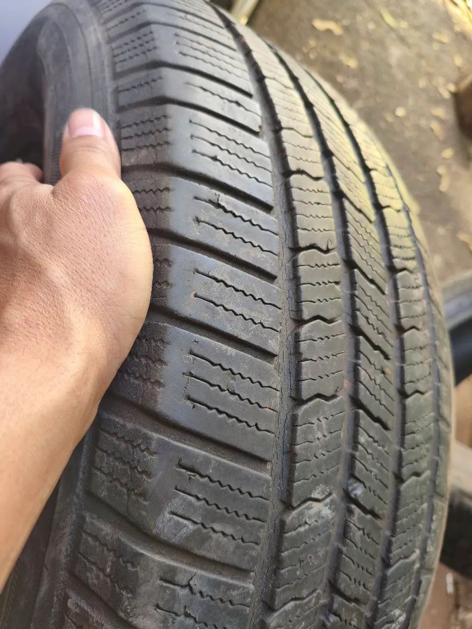 Pneu Michelin 265/65R17 - Foto 4