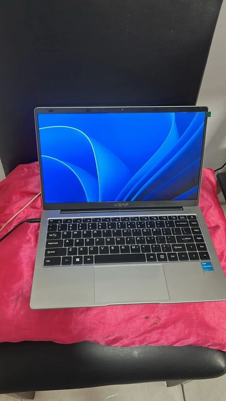 Notebook novo no plástico ainda 