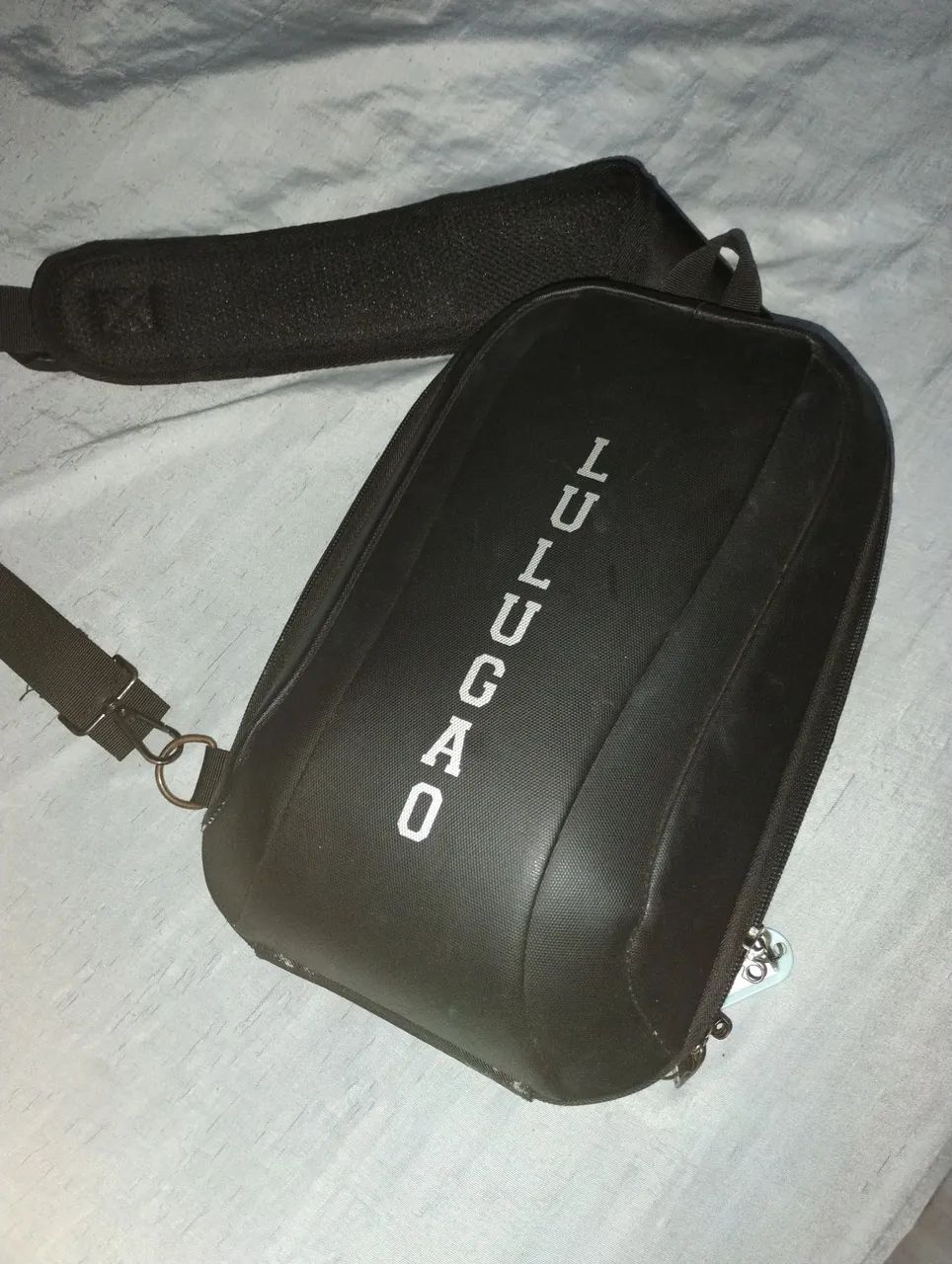 Bolsa transversal preta da marca LULUGAO com design rígido em EVA. - Foto 2