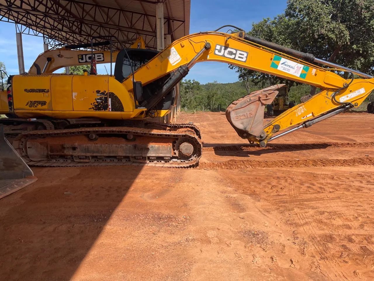 Escavadeira JCB Js200