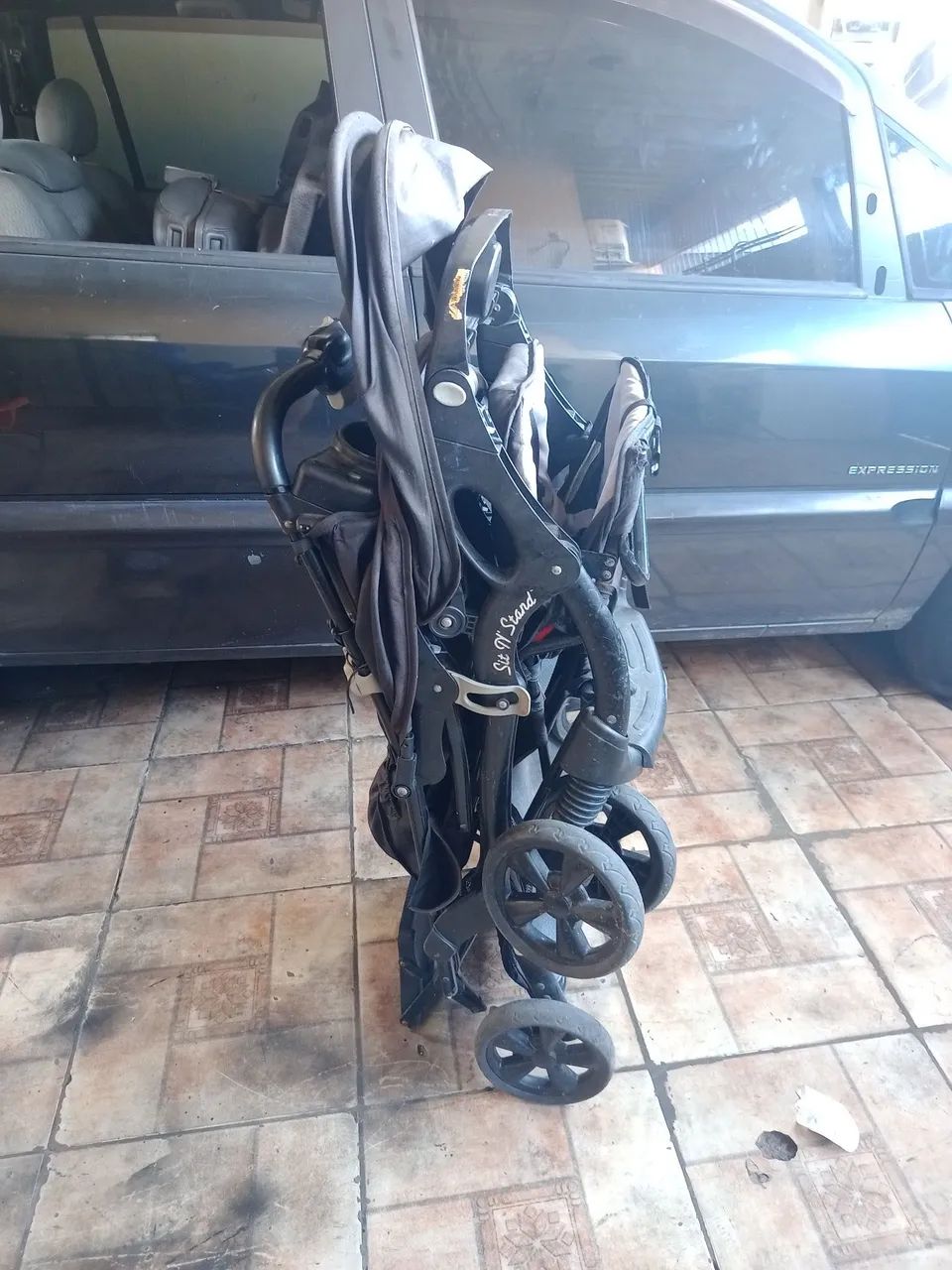 Vende-se carrinho de bebê