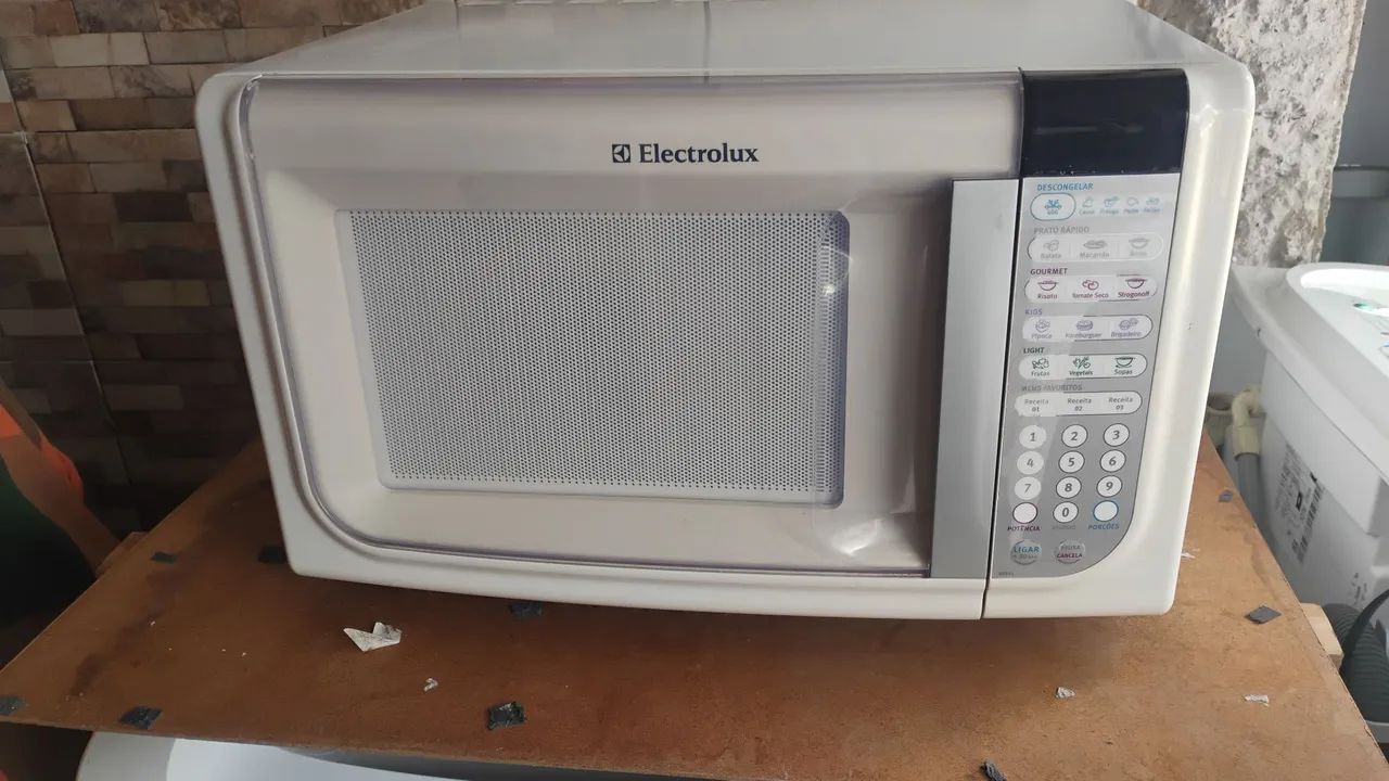 Microondas Eletrolux 31 litros funcionando perfeitamente  - Foto 2
