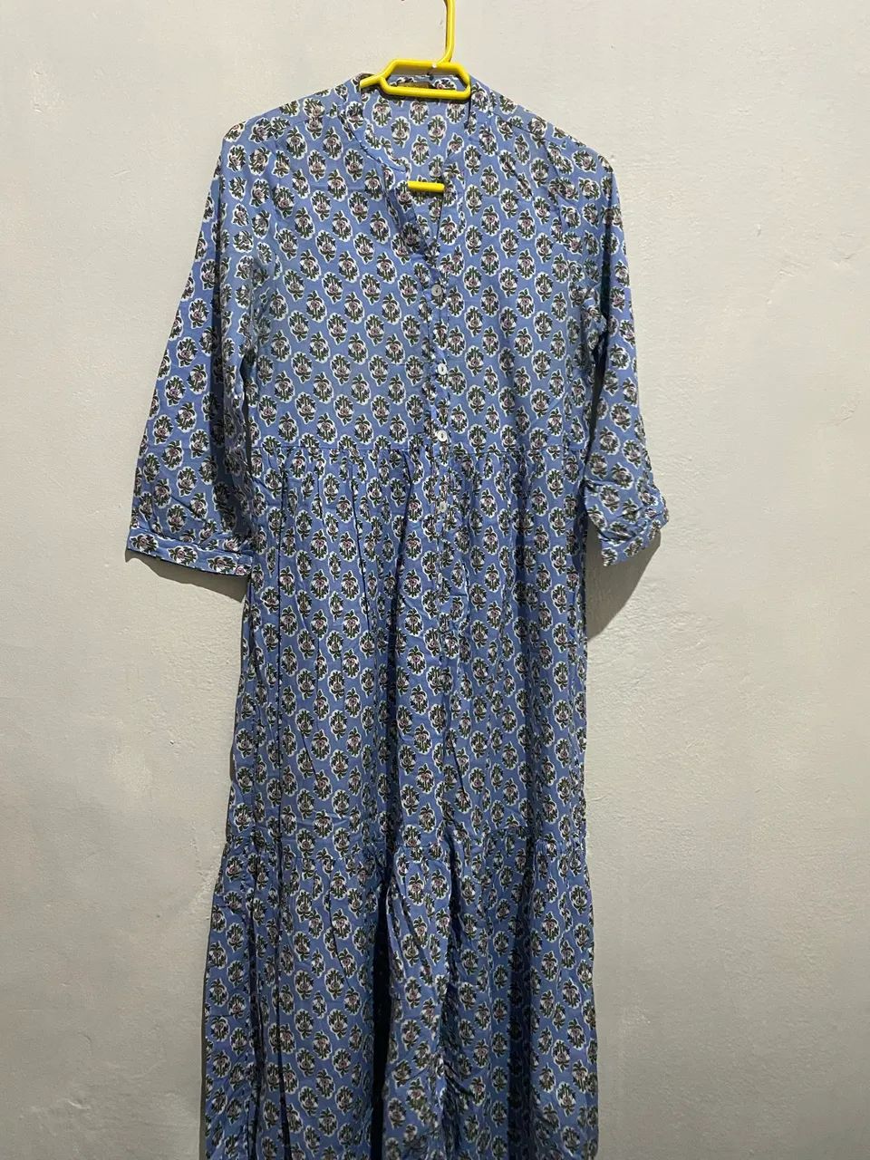 Vestido azul estampado de manga 