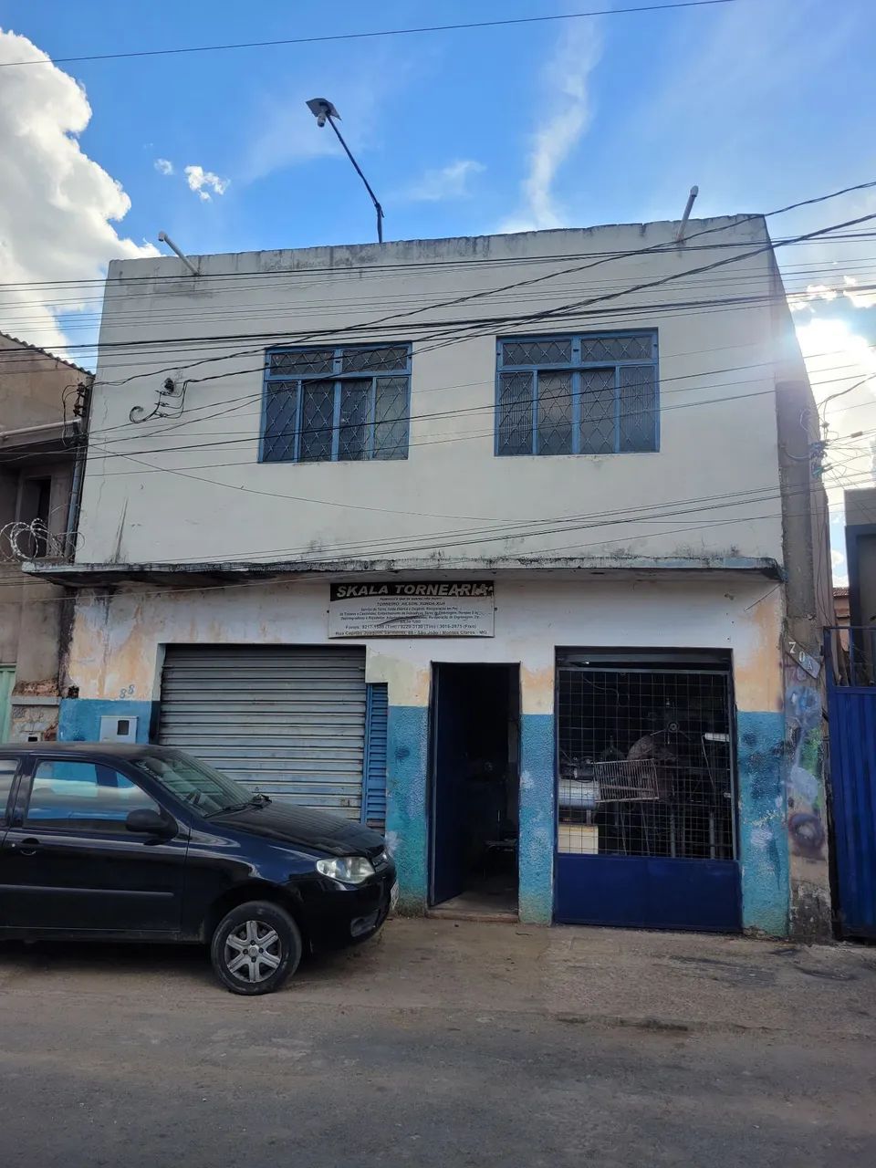 Sobrado com ponto comercial.