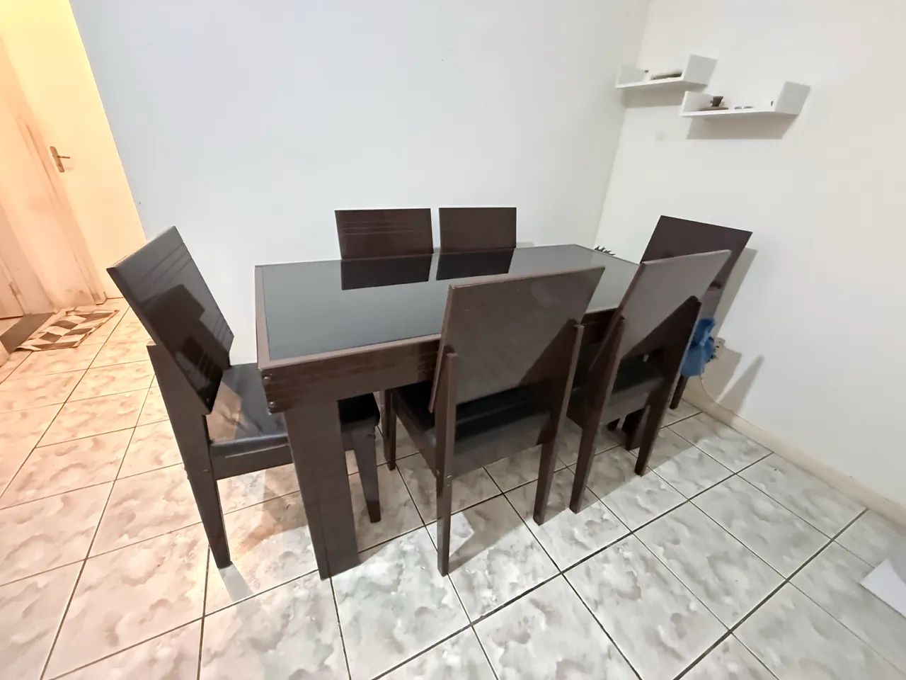 Mesa com 6 cadeiras