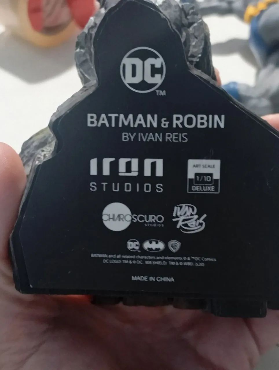Action Figure Batman E Robin Deluxe Iron Studios By Ivan Reis 1/10 (Usado) - Foto 4