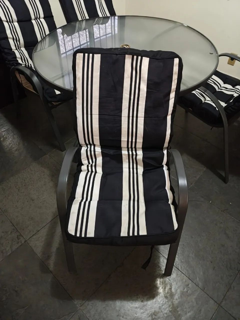 Mesa para Área Externa com Tampo de Vidro Redonda - Foto 2