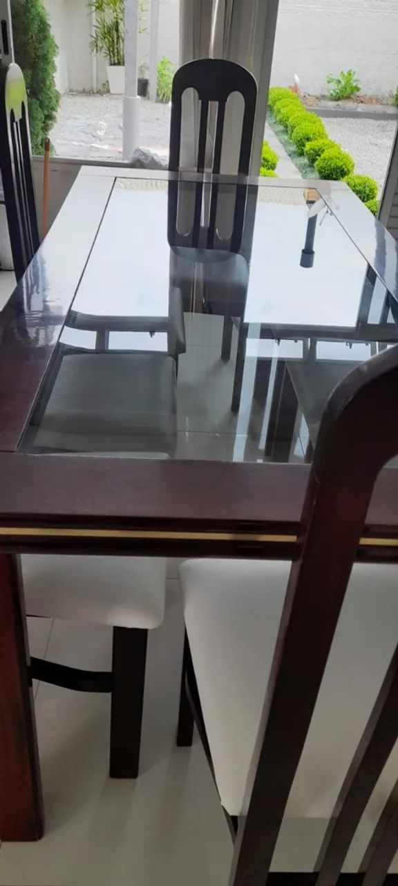 Mesa de madeira maciça com 8 cadeiras  - Foto 2