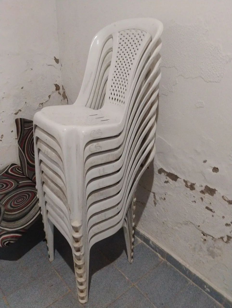 Vendo 10 cadeiras de plástico 250,00