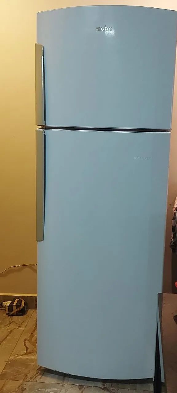 VENDO UMA GELADEIRA USADA, VOLTAGEM 127, CASI QUEIRA, LEVA JUNTO O TRANSFORMADOR .