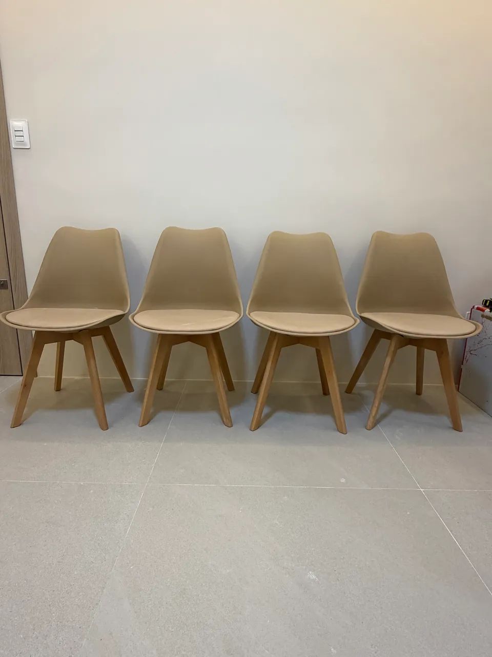 Kit com 4 Cadeiras Eames Wood Bege - Novas