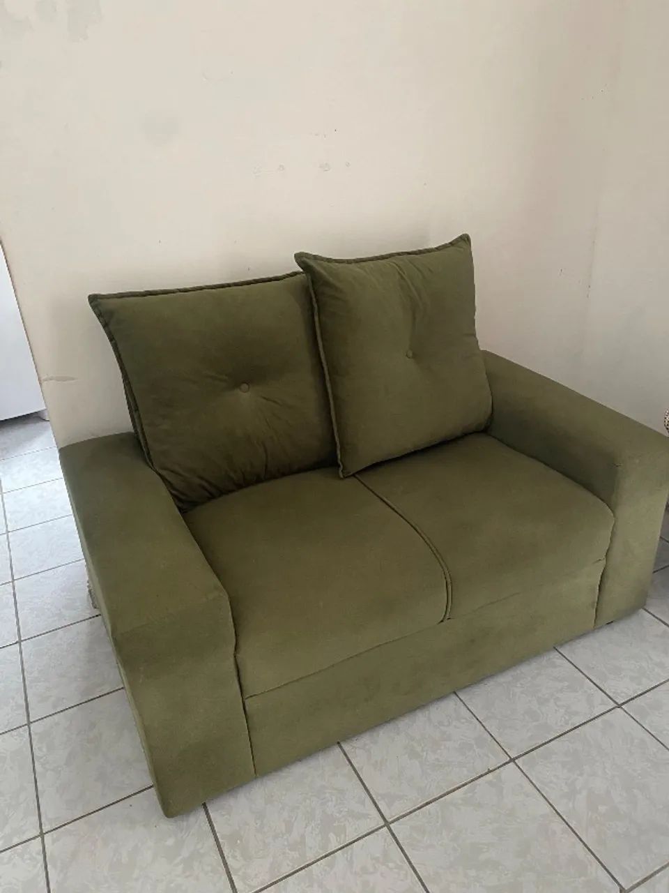 Sofá 2 lugares cor verde esmeralda - Foto 4