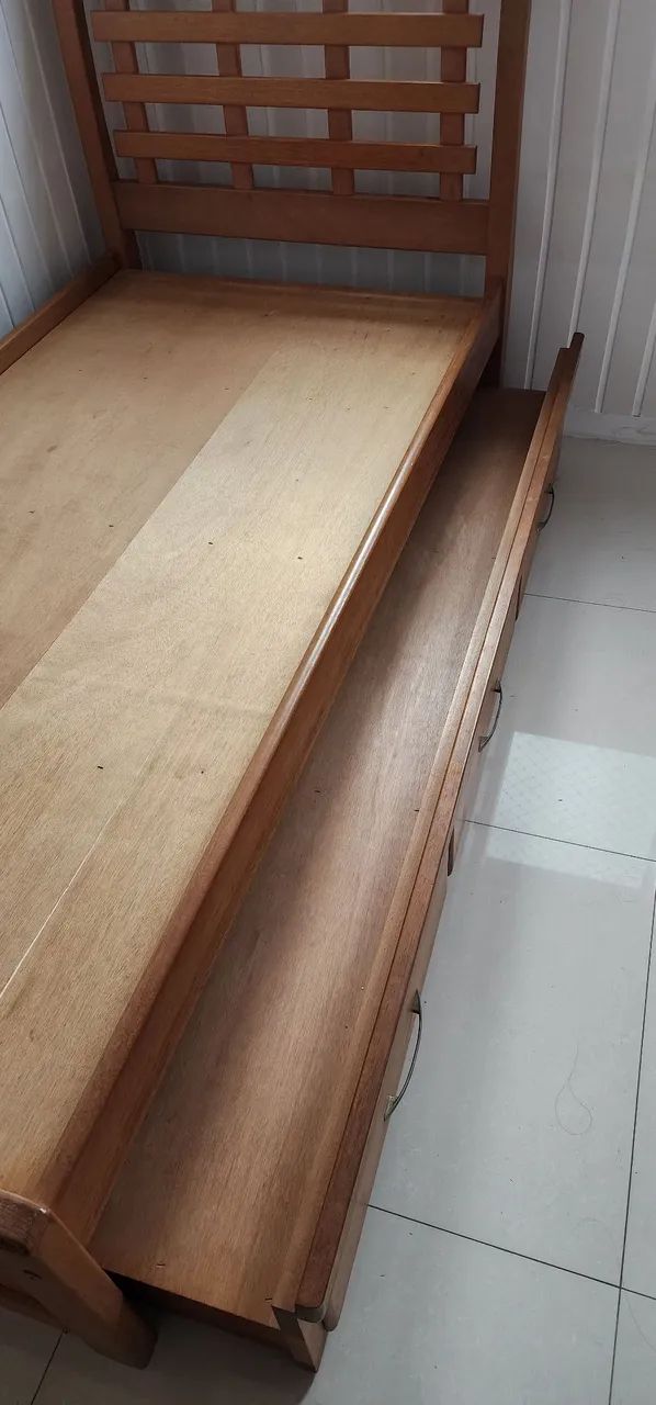 Bicama solteiro com 3 gaveteiros madeira maciça usada - Foto 4