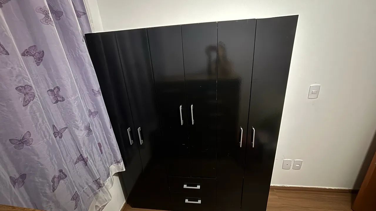 Guarda roupa pequeno 