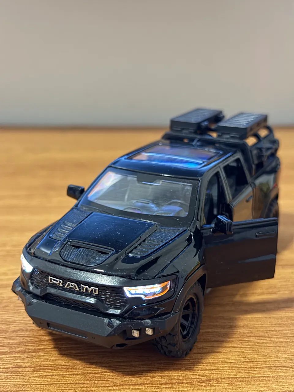 Miniatura 1:32 Metal Dodge RAM - Foto 3