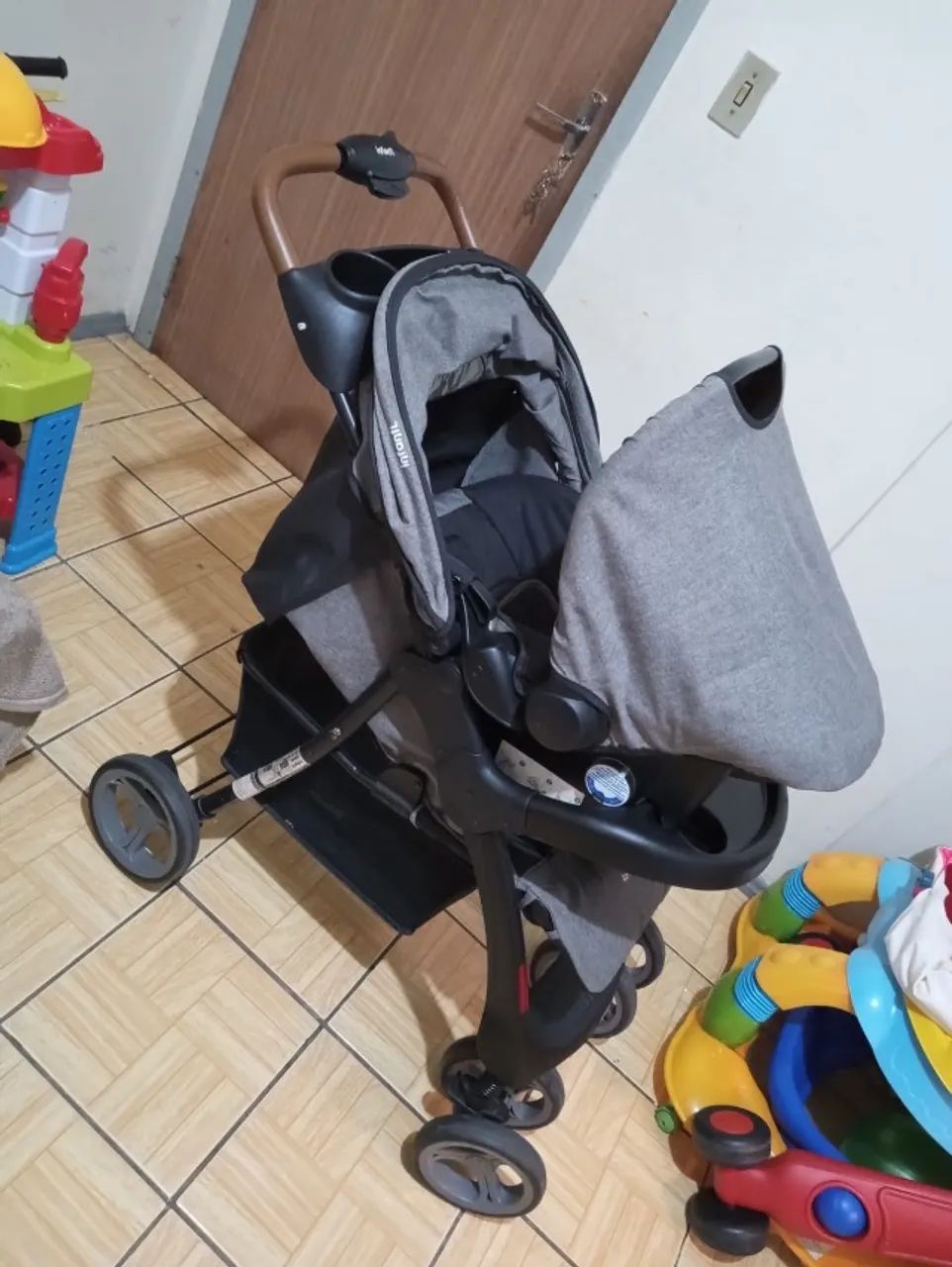 Carrinho de Bebê com bebê conforto  - Foto 3