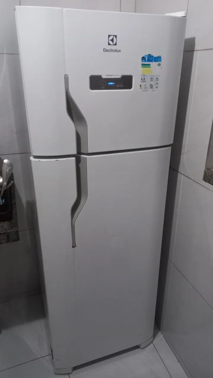 Geladeira Eletrolux Frost Free/Turbo Drinks 310 litros