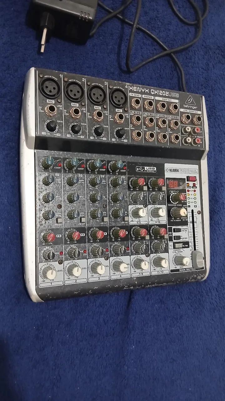 VENDO MESA BEHRINGER 1202 USB