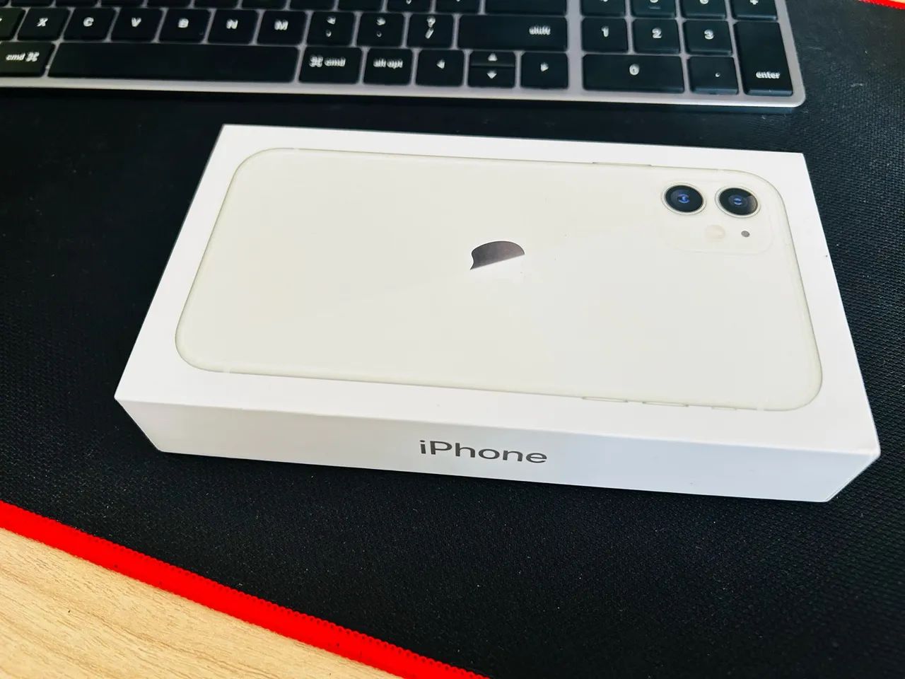 iPhone 11 impecável, sem marcas.