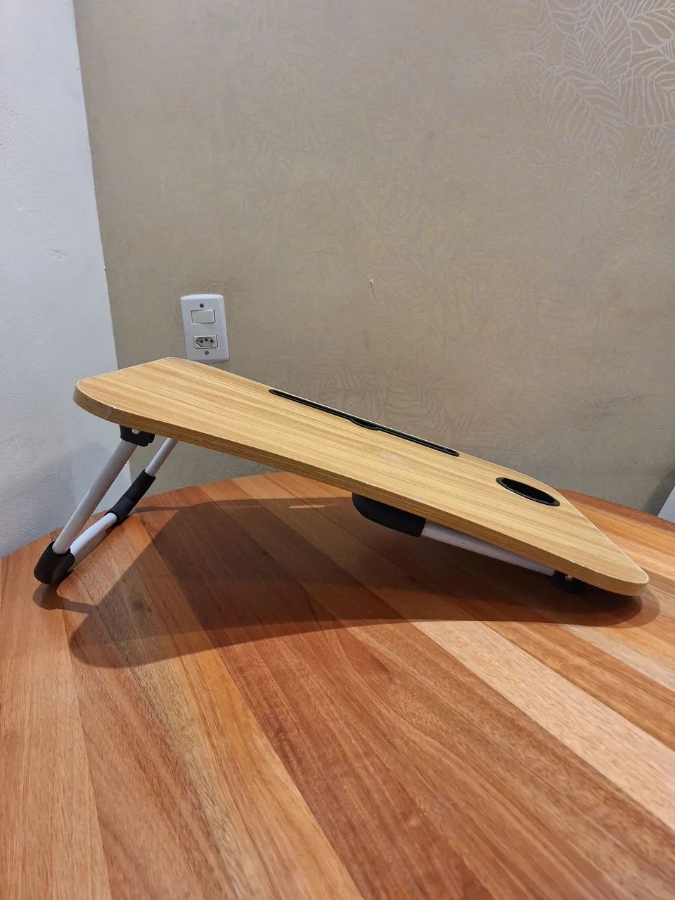 Mesa Dobrável para Notebook com Porta-Copo - Foto 5