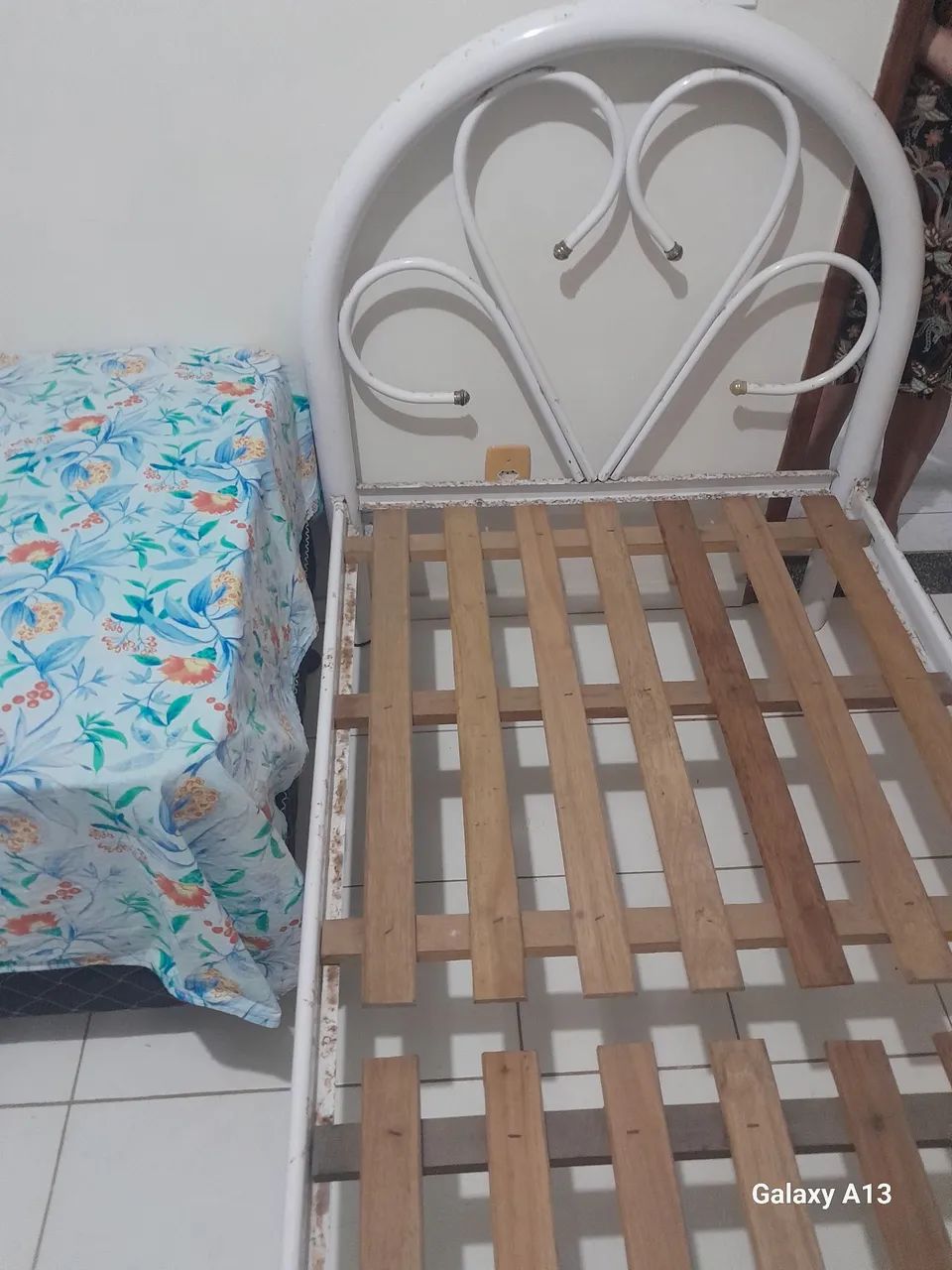 Cama de solteiro de ferro desmontável 