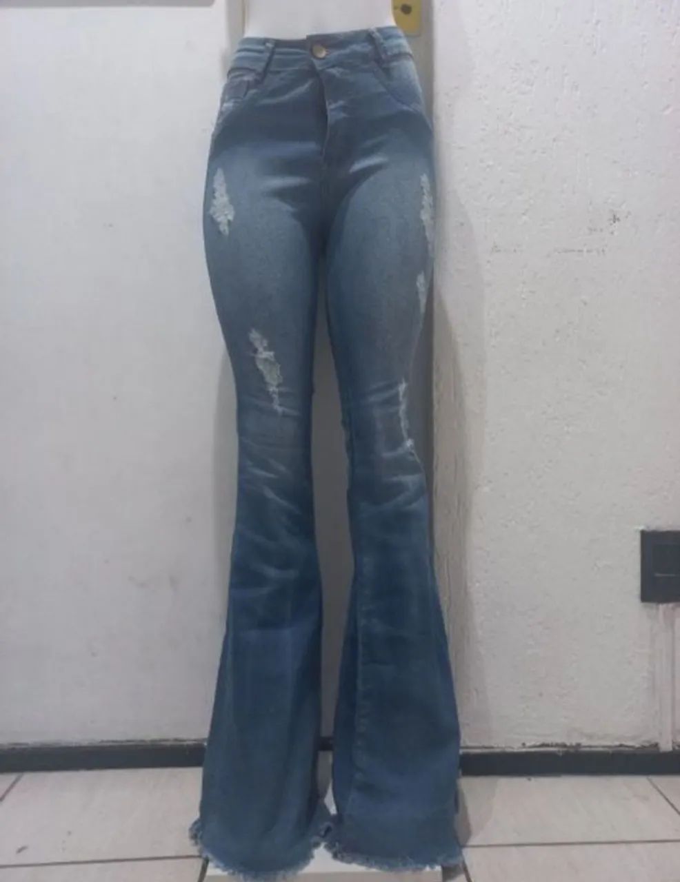 CALÇA JEANS ,NÚMERO 36 COM 116 CENTIMETRO DE COMPRIMENTO